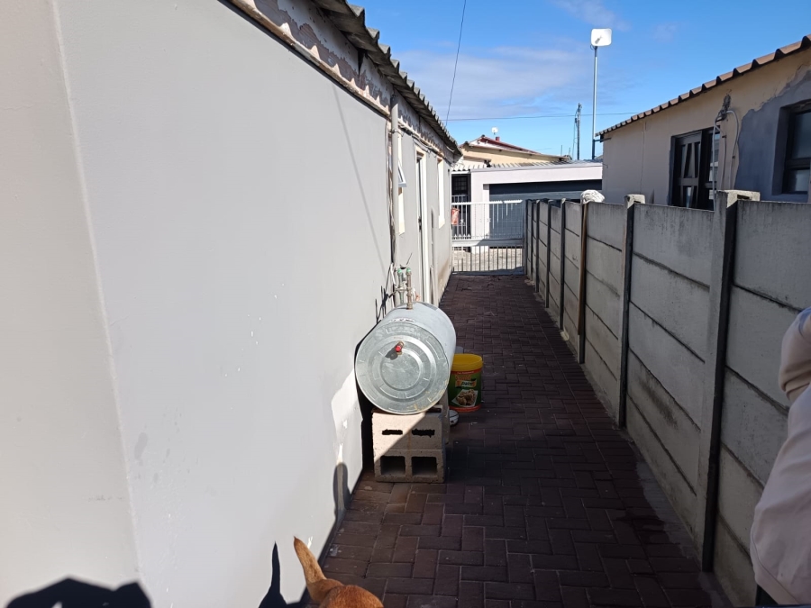 3 Bedroom Property for Sale in Mandela Park Western Cape